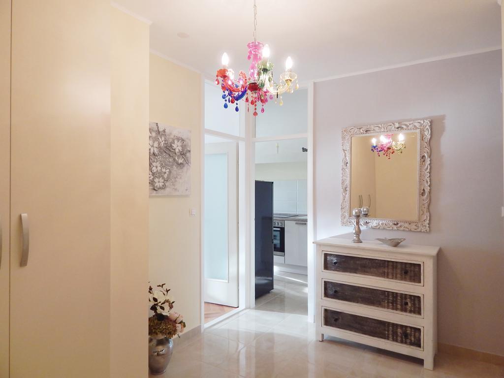Beach Apartment Ivana オミシュ 部屋 写真